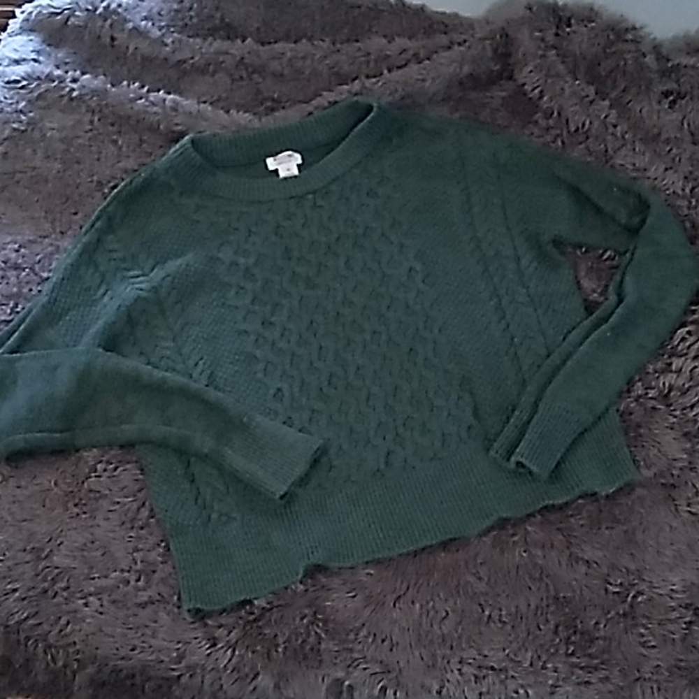 Green crew neck sweater